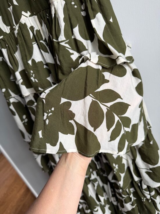 J. Crew collection plunge neck in leafy floral, size 8 - Picture 8 of 9